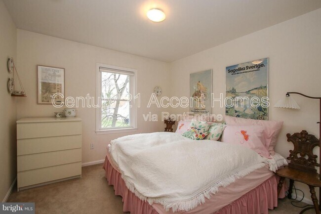 Building Photo - 3009 20th Ct S