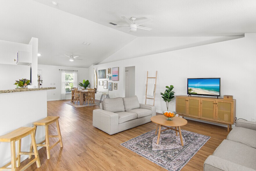 Building Photo - 2470 Compass Pointe Dr