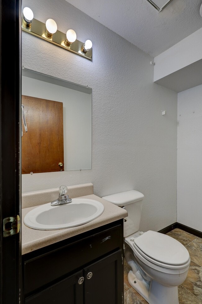 Building Photo - 717 N Walker St