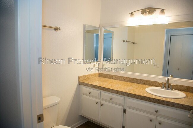Building Photo - 584 Doyle Ln
