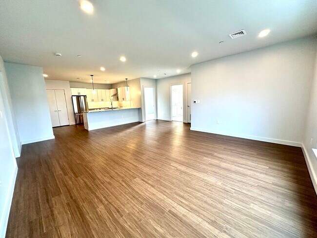 Building Photo - 45 E Central St