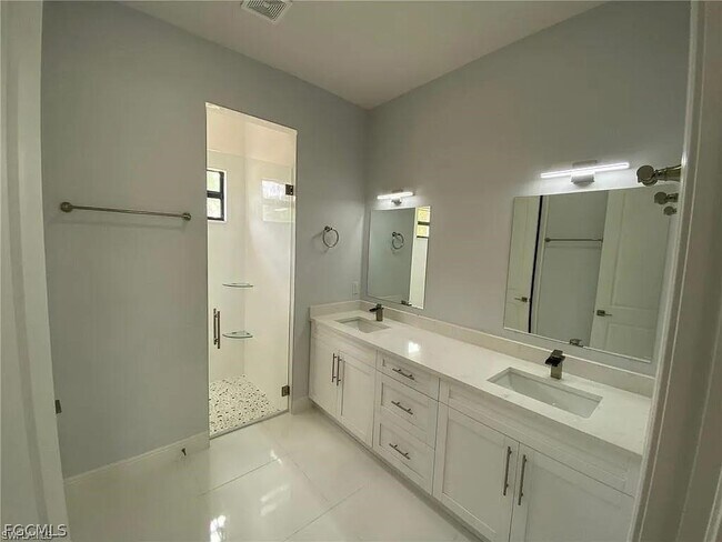 Building Photo - 3738 SE Santa Barbara Pl