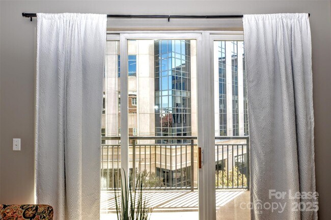 Building Photo - 4625 Piedmont Row Dr