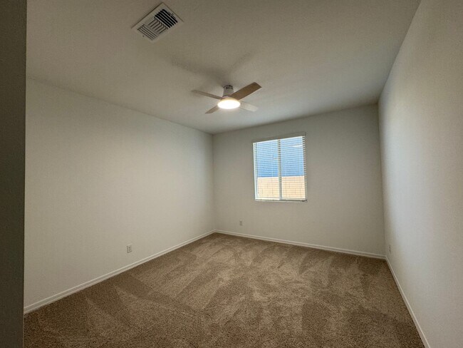 Building Photo - 7606 W Smoketree Dr