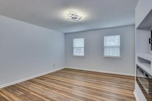 Building Photo - 2211 Pleasant Dr