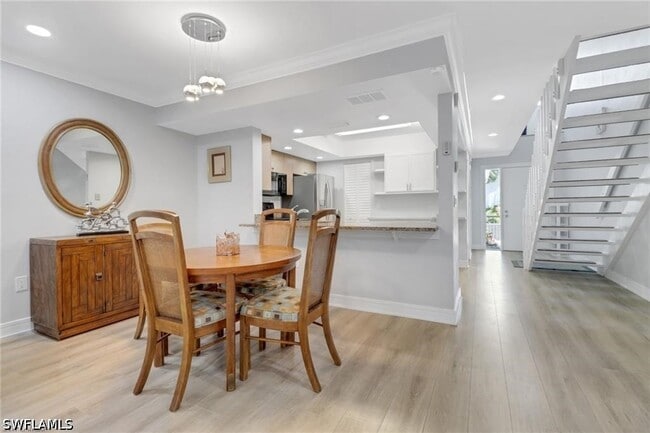 Building Photo - 790 Meadowland Dr