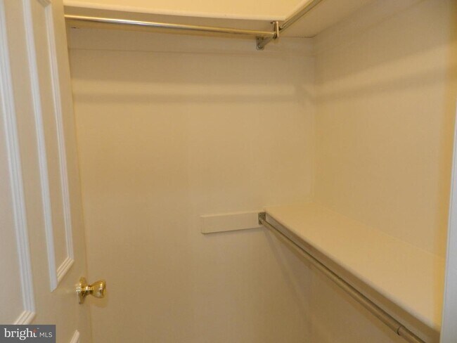 Building Photo - 7731 Inversham Dr