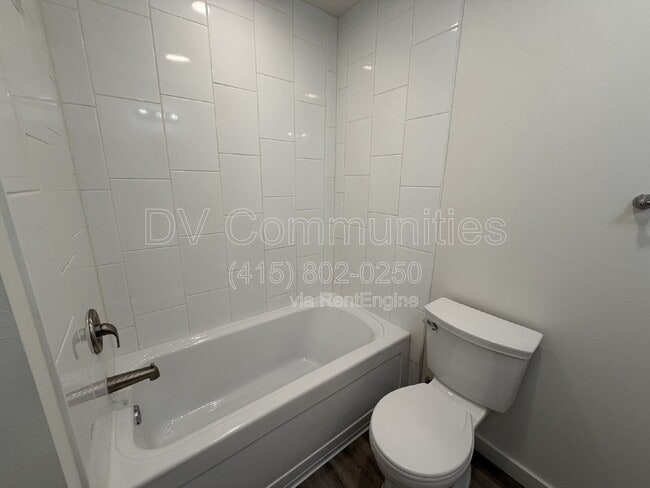 Building Photo - 1246 Hughes St