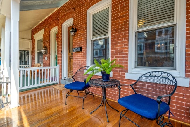 Building Photo - 537 N Mary St