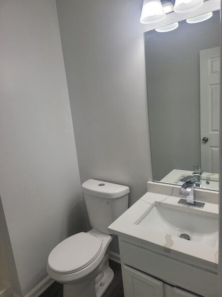 Building Photo - Room in Townhome on Bob White Ln SE