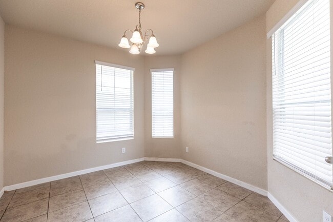 Building Photo - 3534 York Crest