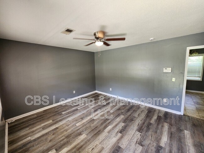 Building Photo - 1406 Jackson Dr