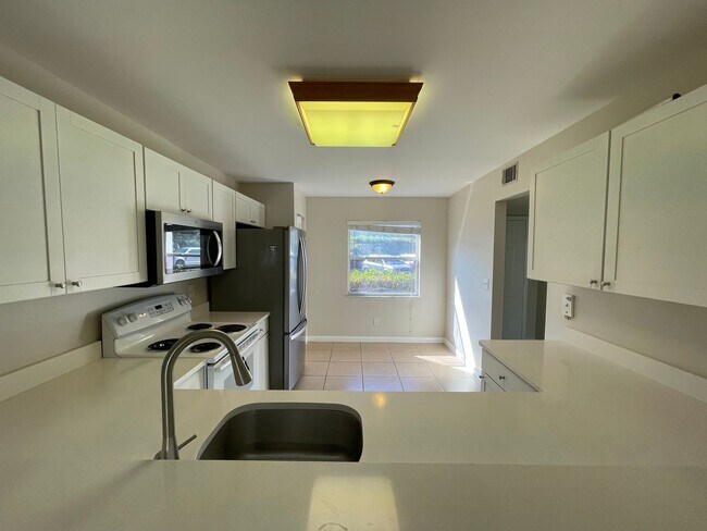 Building Photo - ANNUAL RENTAL - 2 BED / 2 BATH AT CANTERBURY VILLAGE