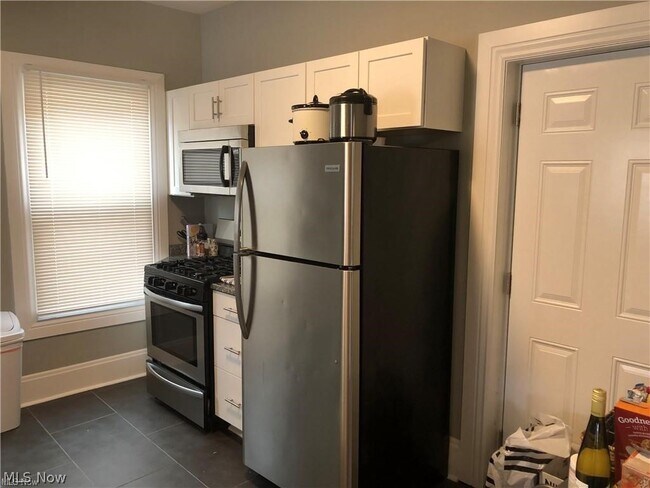 Building Photo - 1387 W 69th St