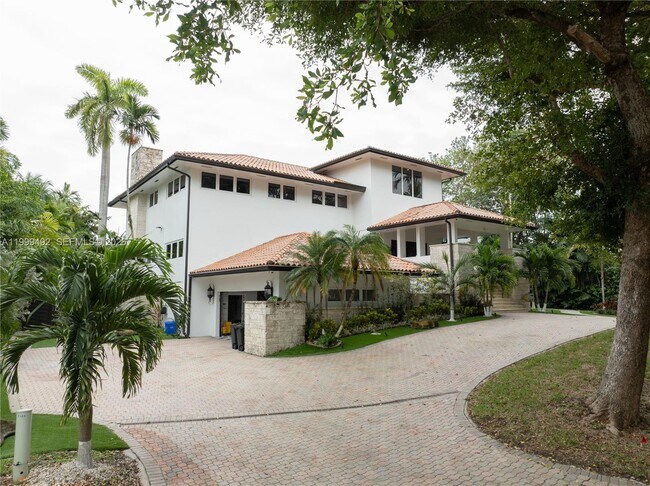 Building Photo - 7125 Los Pinos Blvd