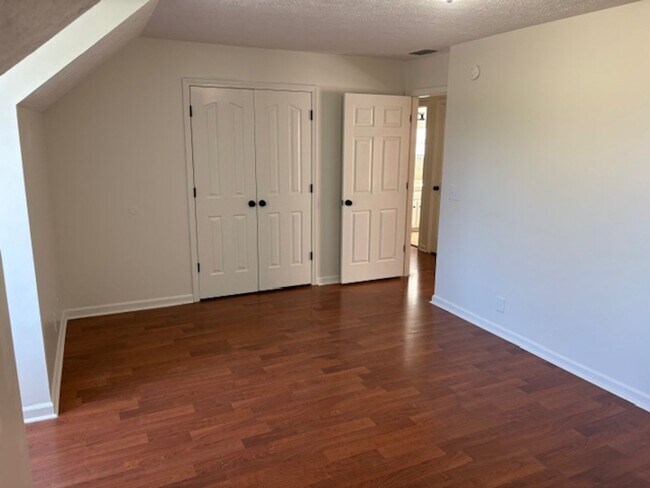 Building Photo - Murfreesboro-Cason Ln area 3BR/2BA+ Garage