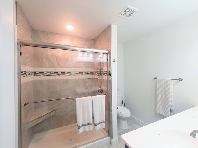 Building Photo - Beautiful home close to post