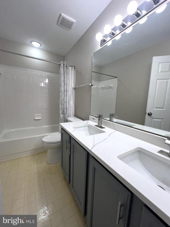 Building Photo - 2035 Madrillon Springs Ct