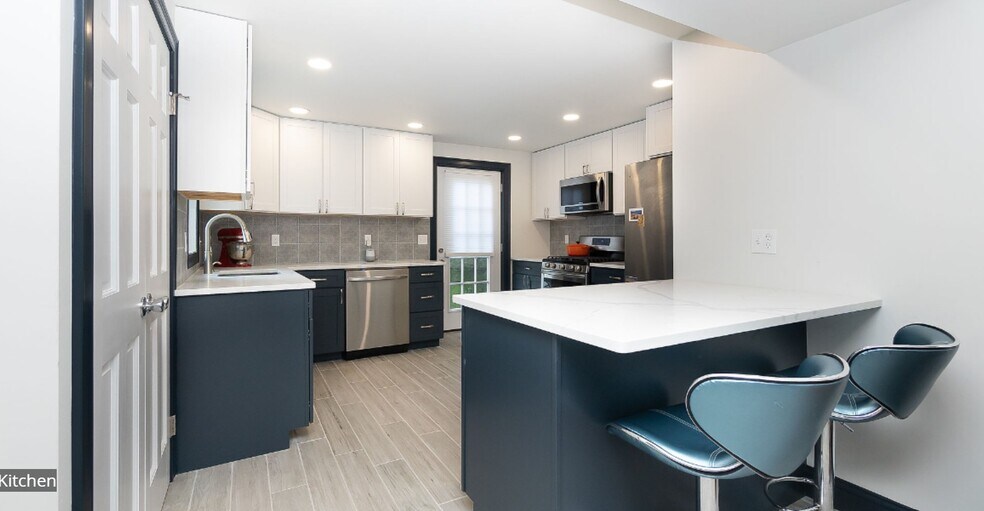 Building Photo - 8 Alveston St