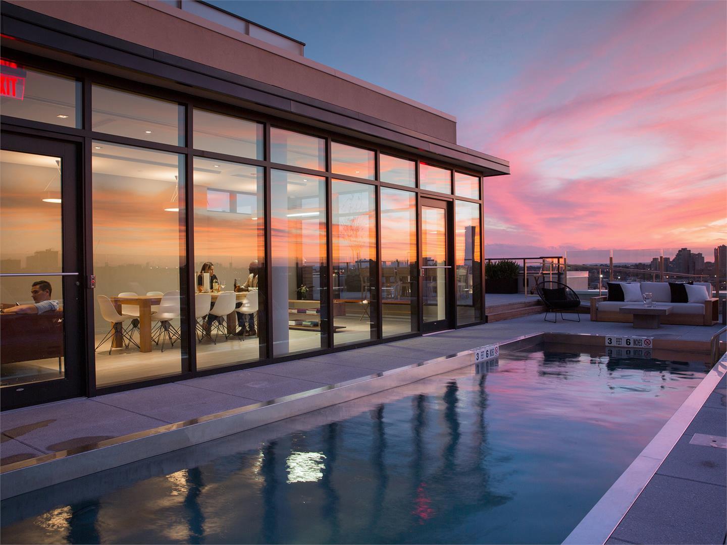 Rooftop pool - 160 1st St