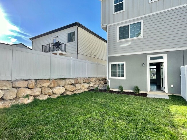 Building Photo - Spacious 2 Story at Holbrook Farms!