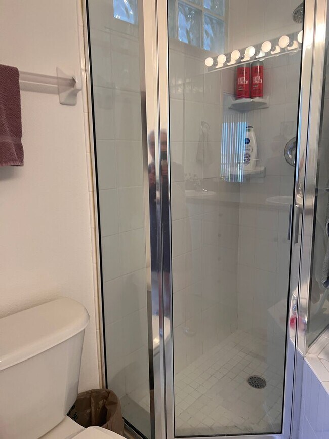 Building Photo - Modern 2BD/2BA Condo in Gondola Park