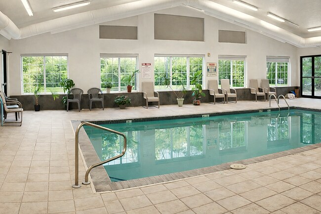 Building Photo - Diamond Valley Apartments