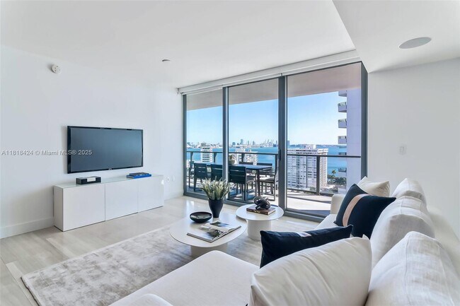Primary Photo - 1451 Brickell Ave