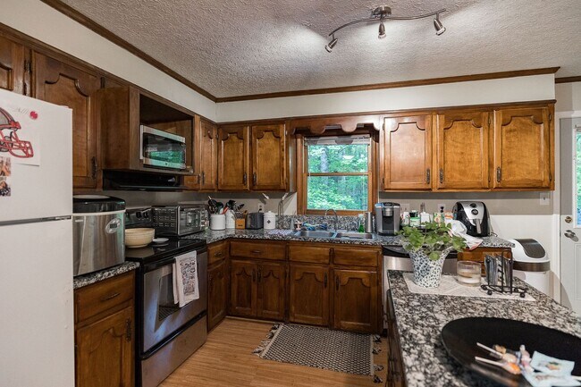 Building Photo - Awesome 5-Points corner Condo!