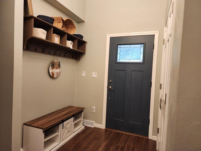 Building Photo - 13894 US-30