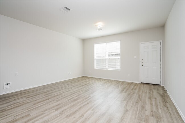 Building Photo - 4823 Sweet Chestnut Ln