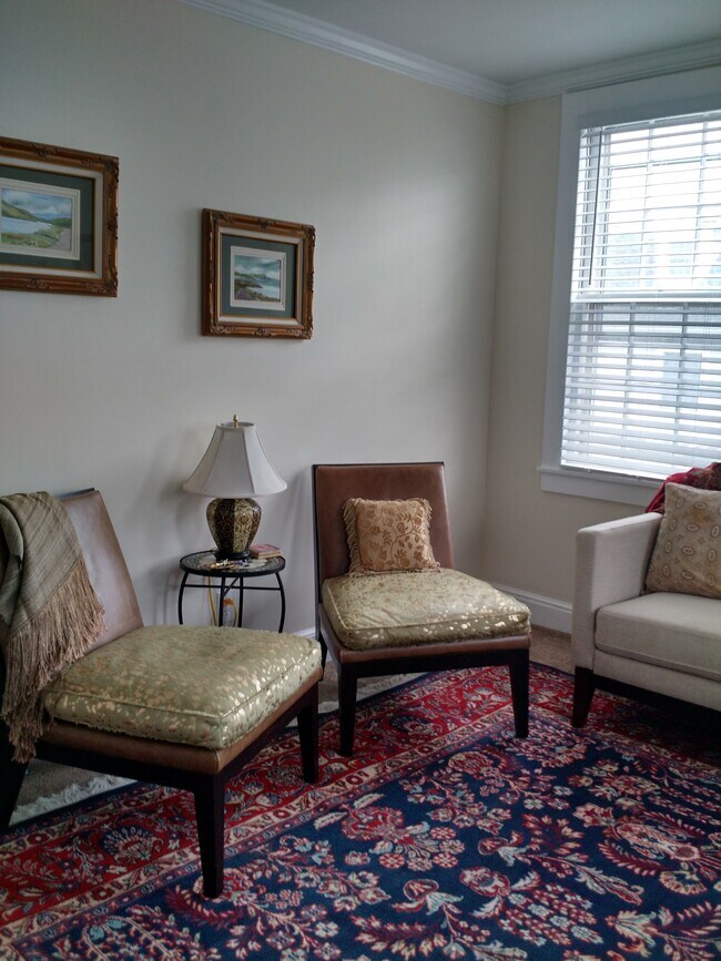 Building Photo - 405 The Hill