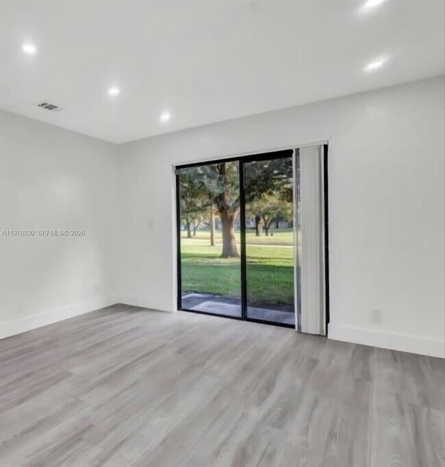 Building Photo - 8036 NW 41 Ct