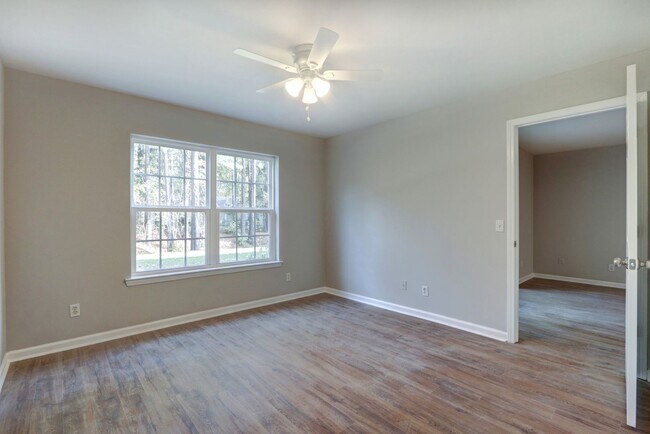 Building Photo - 3-3 Dukes Way