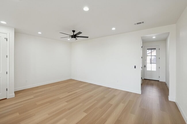 Building Photo - 10374 Tierra Santa Dr