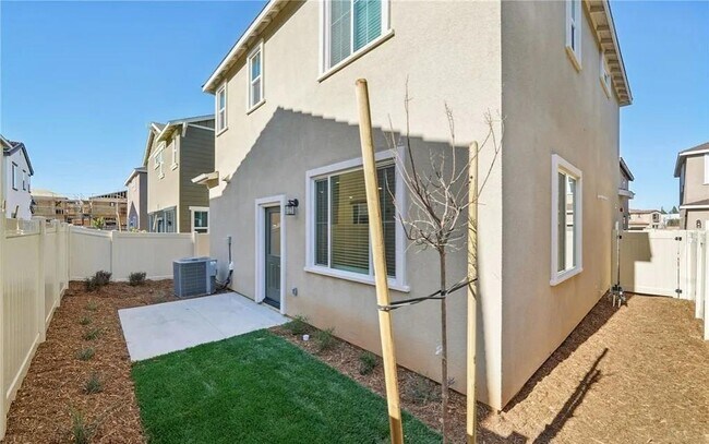 Building Photo - 40411 Via Cava