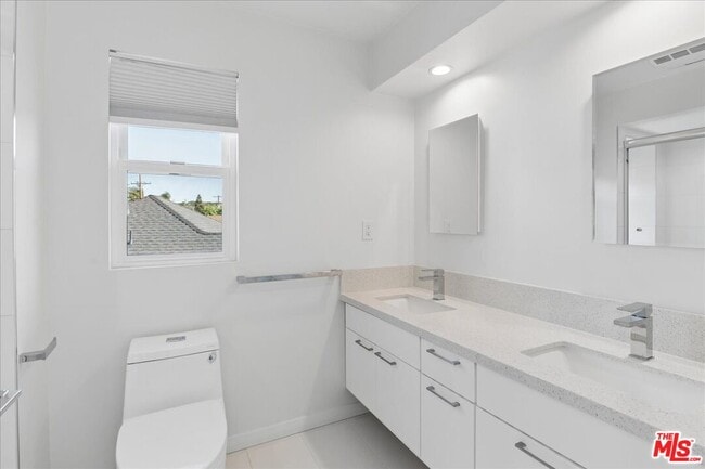 Building Photo - 4238 Jasmine Ave