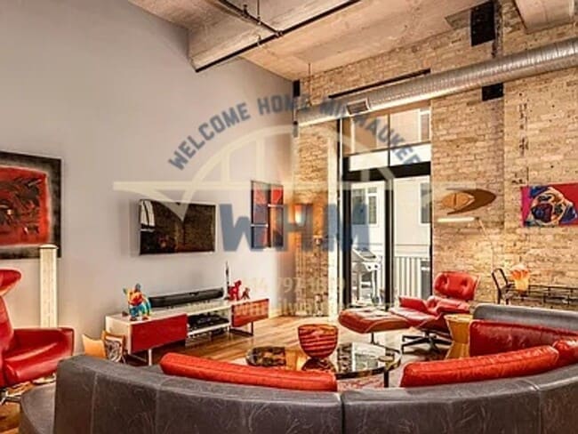 Building Photo - 239 E Chicago St