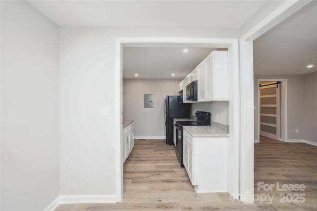 Building Photo - 27 Dorland Ave SW