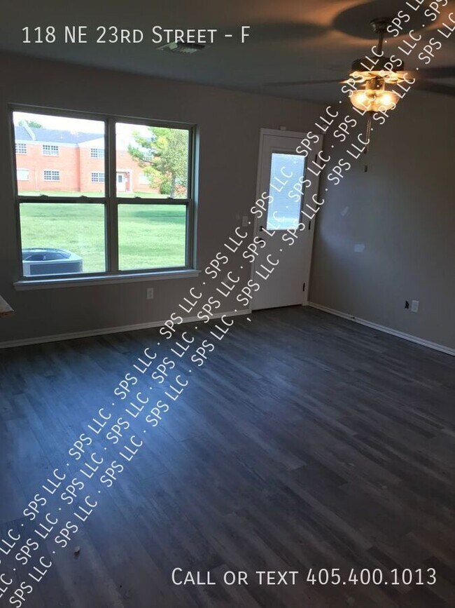 Building Photo - 118 NE 23rd St