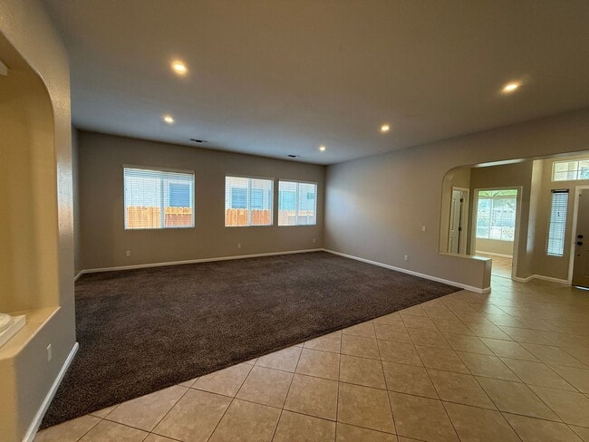 Building Photo - 4-bedroom single story in Sylvan School District!