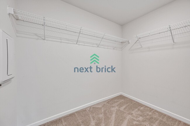 Building Photo - Bothell 5BR 3Bath-on a quiet neighborhood ...