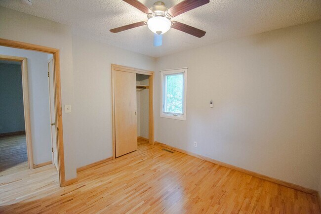 Building Photo - 3BR Home on Large Corner Lot – NW Rochester