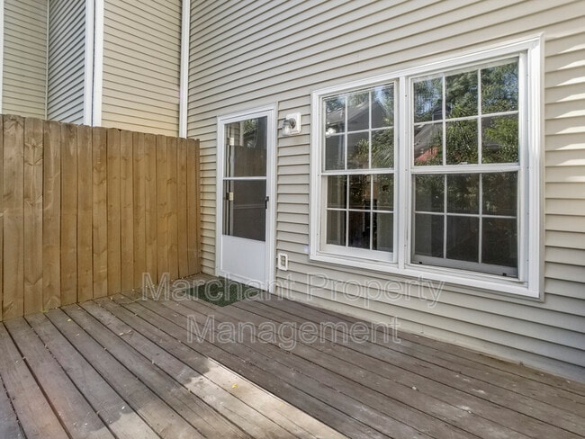 Building Photo - 106 E Bay Ct