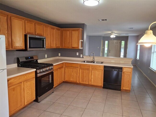 Building Photo - 908 Sally Lunn Way