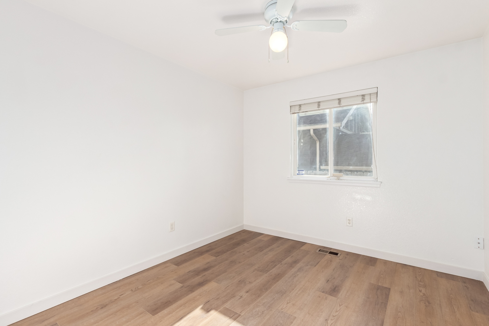 Guest room #2 - 3249 N Madison St