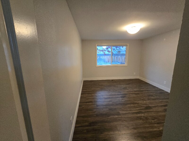 Building Photo - 2516 S Sumac Ln