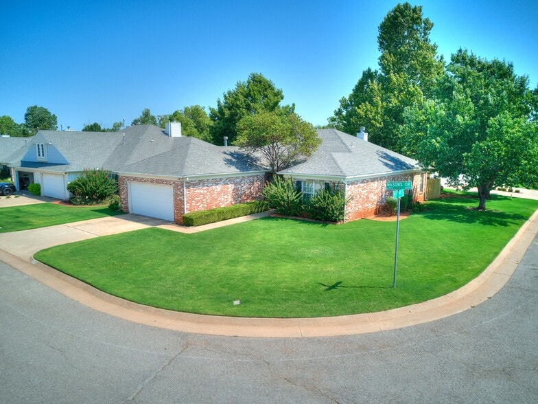 Primary Photo - 6439 Masons Dr