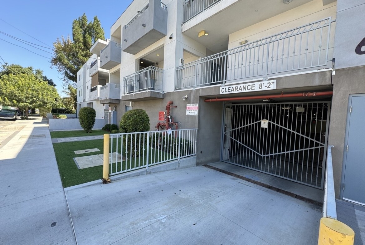 Building Photo - 6718 Sylmar Ave