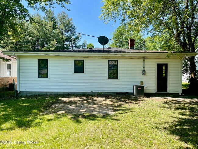 Building Photo - 1576 Old Ford Rd